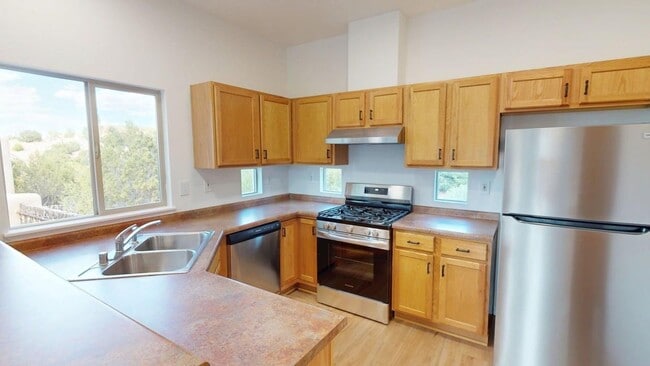 Building Photo - For Rent: "Casita de Colina" – Peaceful Living Just Minutes from Downtown Santa Fe