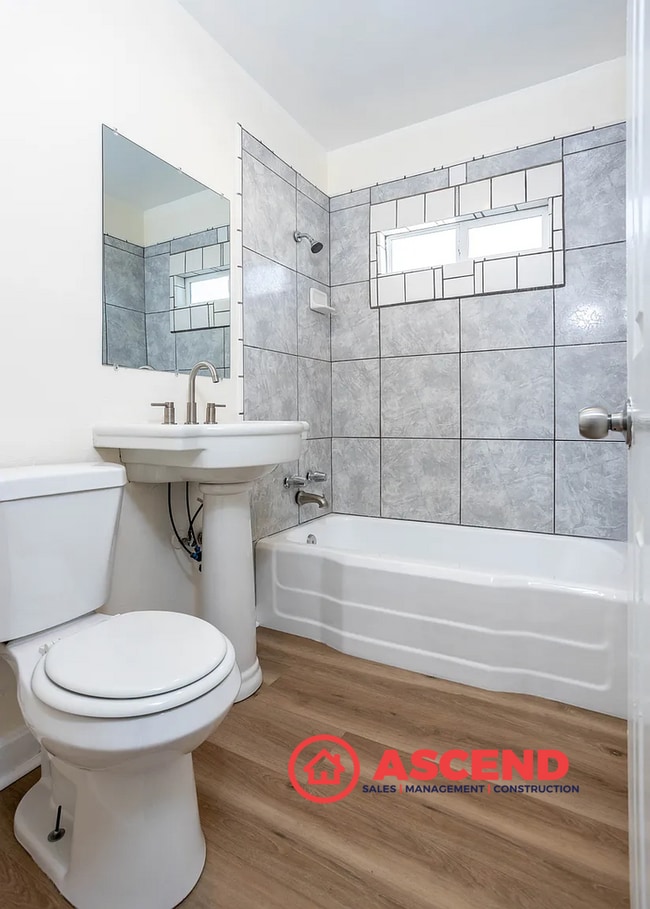 Building Photo - Spacious 5-Bedroom Home + Back Unit Included | 3 Baths | Bakersfield Living