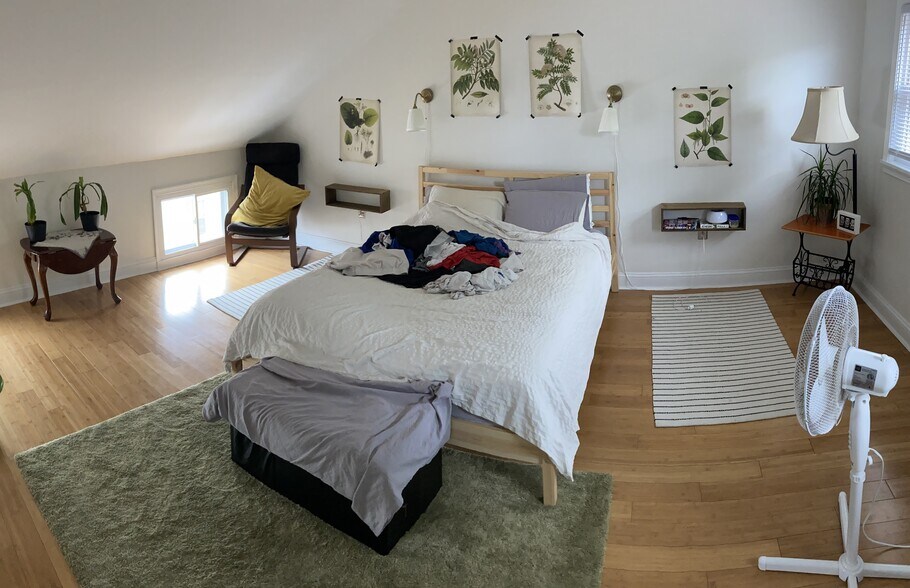 Third floor bedroom - 4161 Apple St
