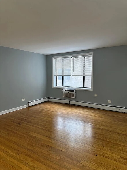 Building Photo - 1523 W Morse Ave