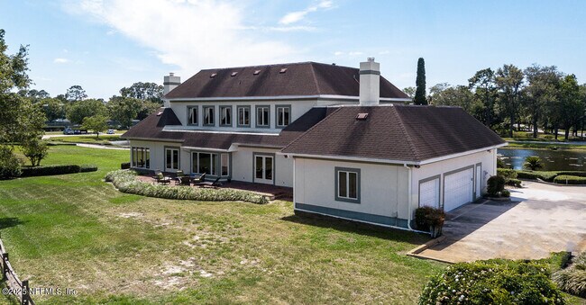 Building Photo - 7987 Hollyridge Rd