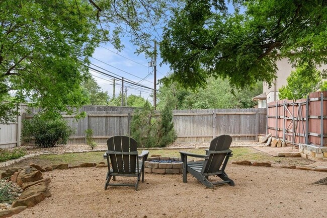 Building Photo - 2812 Cascade Falls Dr