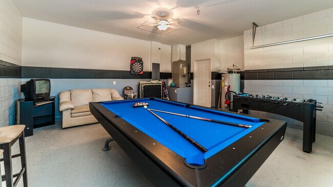 Building Photo - 8147 Fan Palm Way