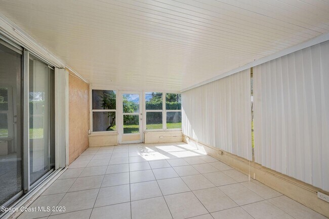 Building Photo - 608 Sacre Coeur Dr