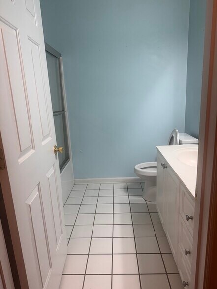 Building Photo - 4030 Bardstown Ct