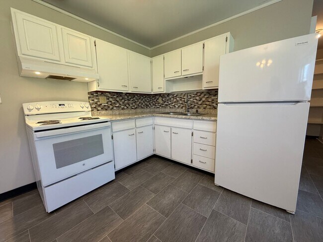 Building Photo - 3 Bedroom in Frankfort!