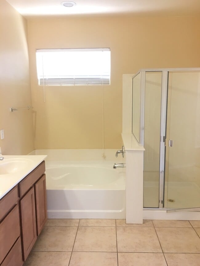 Building Photo - Beautiful Ranch Style 3 Bed 2 Bath Home!