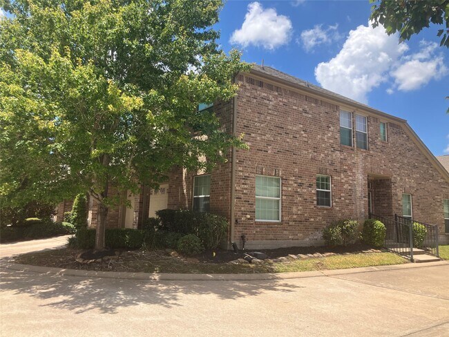 Building Photo - 8907 Kleewood Dr