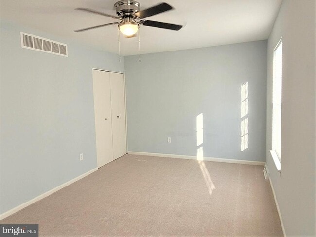 Building Photo - 31 Lamplighter Ln
