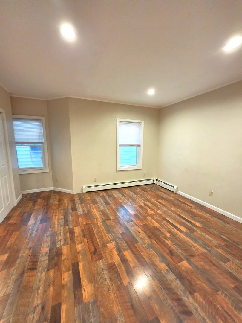 Building Photo - 1340 Cranston St