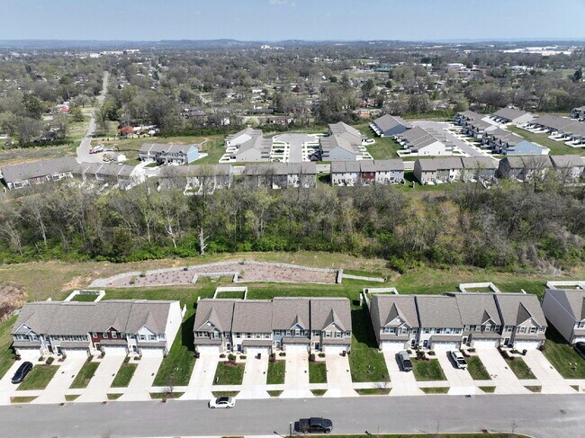 Building Photo - Updated Gallatin Townhome | 3BR + Garage, W/D Included