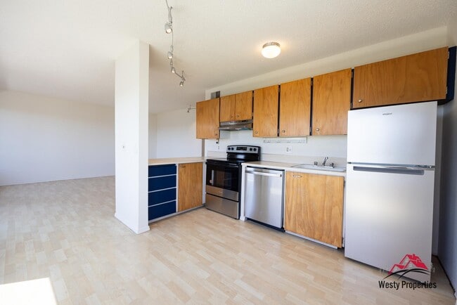 Building Photo - 3701 SW Condor Ln