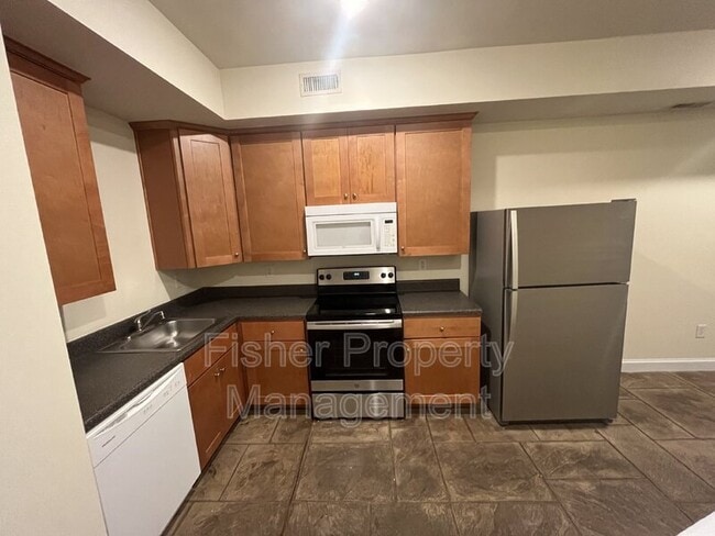 Building Photo - 608 Albemarle St