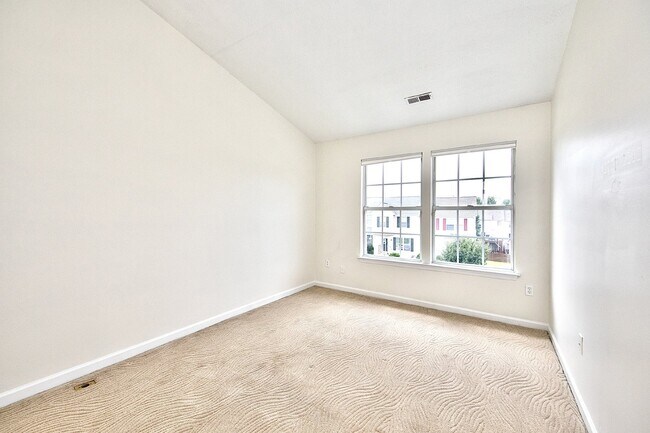 Building Photo - Modern Comfort Meets Everyday Convenience in this Stunning Forest Hill Townhome with 3 Beds & 3.5...