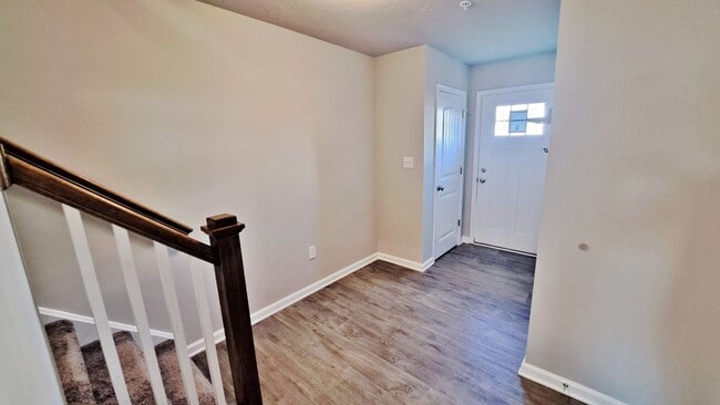 Building Photo - 4 Bed / 2-1/2 Bath Single Family Townhome w/1-Car Garage