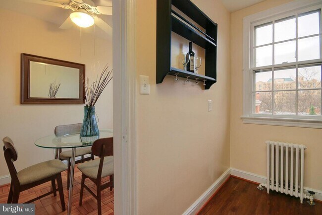 Building Photo - Cleveland Park ** One Bedroom, One Bath