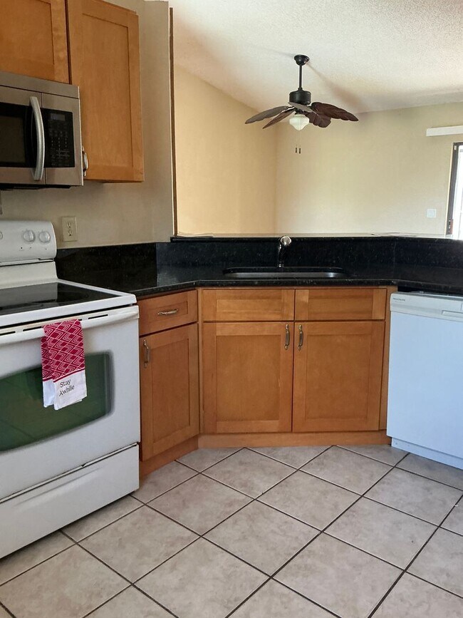 Building Photo - MOVE IN SPECIAL $250  OFF!  Pet friendly Pool home. 3 bdrm/2 bath/ 2 car garage