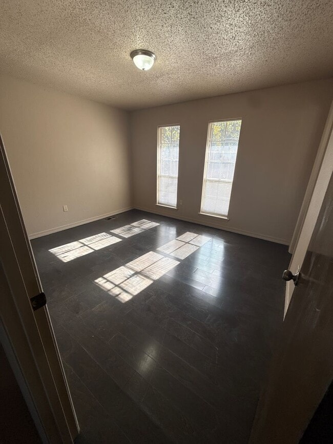 Building Photo - 1505 Parkview St