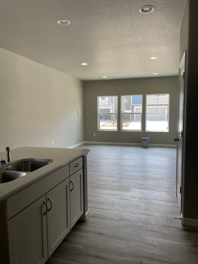 Building Photo - Newer 2 bedroom, 1 bath, 1 car garage home!