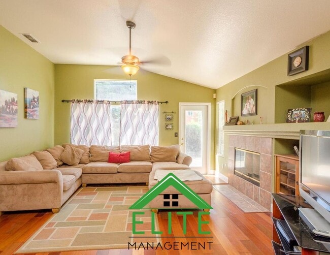 Building Photo - Charming 3-Bedroom Home in Prime Elk Grove...