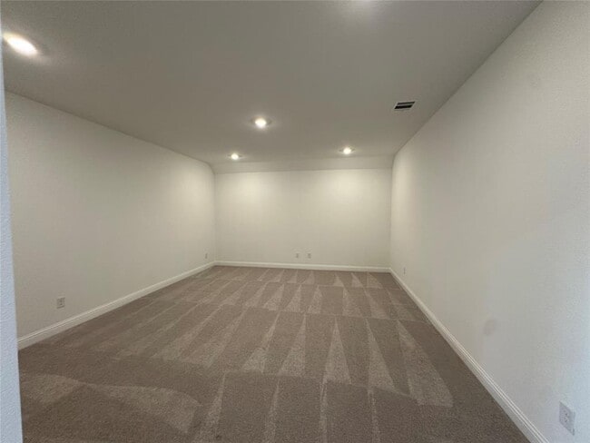 Building Photo - 4802 Avon Ridge Way