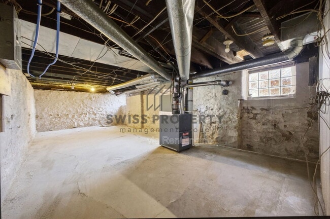 Building Photo - 387 St Clair Ave