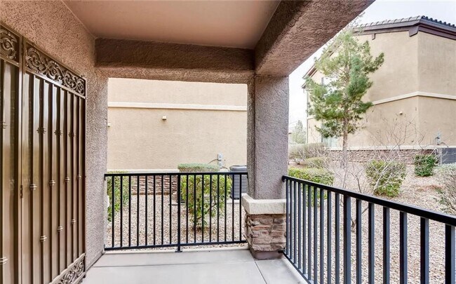 Building Photo - STUNNING GATED CONDO UNIT 1ST FLOOR UNIT W...