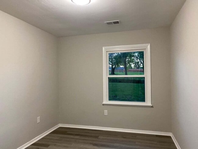 Building Photo - 3004 Arrowhead Dr