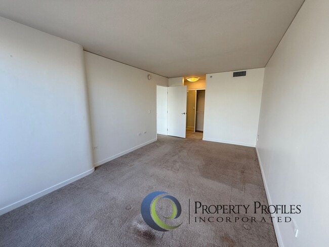 Building Photo - Moana Pacific - 2 Bedroom 2 Bath Unit - Available Now!