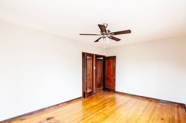 Building Photo - 5018 Miami St