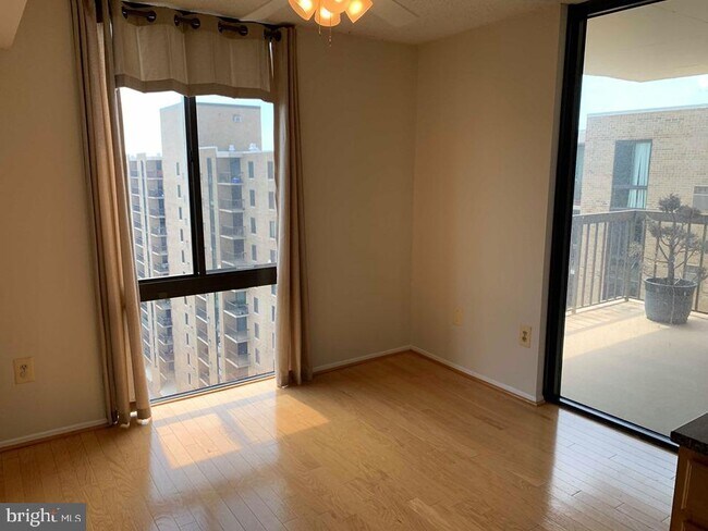 Building Photo - 4500 S Four Mile Run Dr