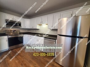 Building Photo - 3 Bedroom 2 Bath Townhouse