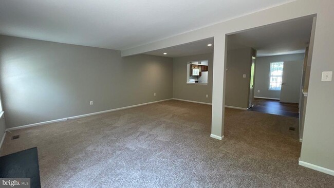 Building Photo - 10364 College Square