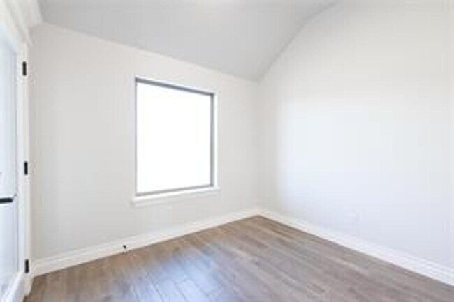 Building Photo - Brand New! 4 bedroom 3 bath home in Edmond...