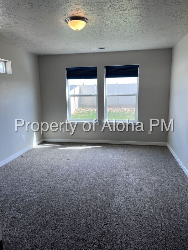 Building Photo - 7544 S Boysenberry Ave