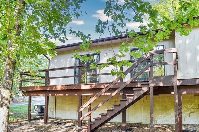 Building Photo - West Gate Area | LaCoruna Courts| Townhome | Unfurnished