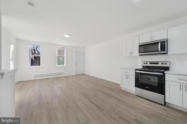 Building Photo - 3121 W Cumberland St