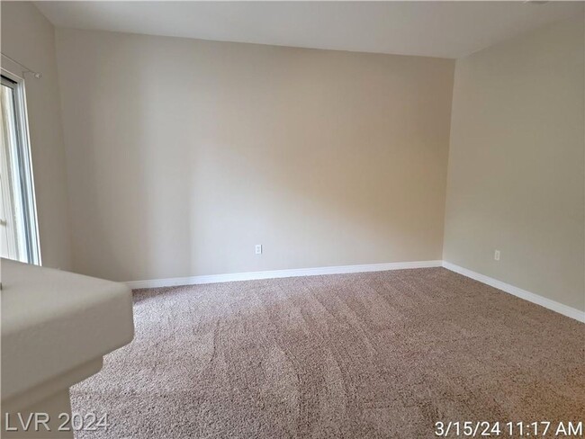 Building Photo - 2ND FLOOR 1 BED, 1 BATH UNIT ON THE SOUTH ...