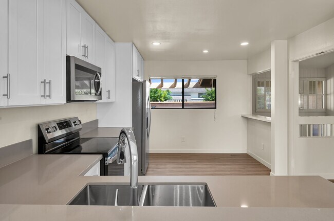 Building Photo - 2579 Caminito Muirfield