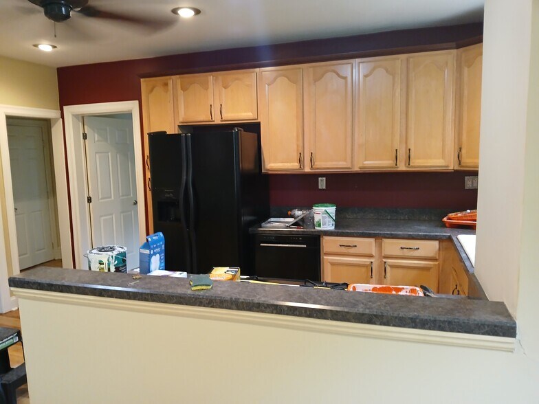 Kitchen - 210 W Montgomery Ave