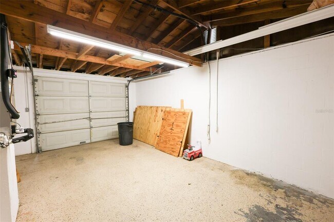 Building Photo - 3349 Silver Hill Dr