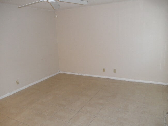 Building Photo - Harbour Hall