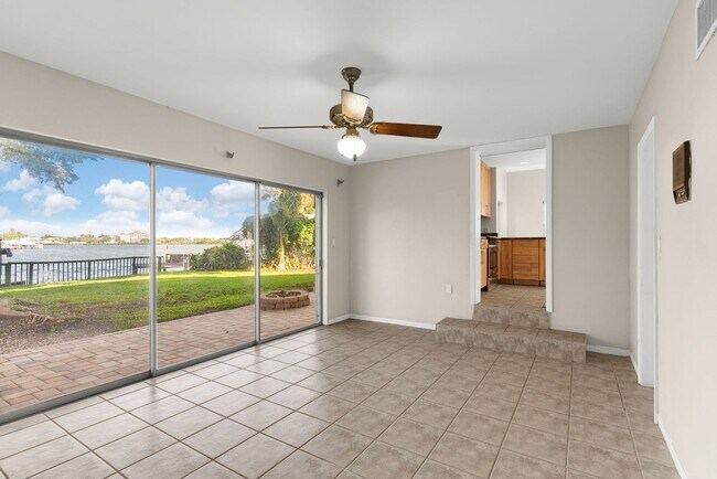 Building Photo - Waterfront 3 Bedroom in Yacht Club Estates
