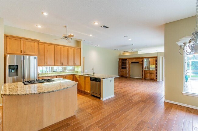 Building Photo - 10559 Greencrest Dr