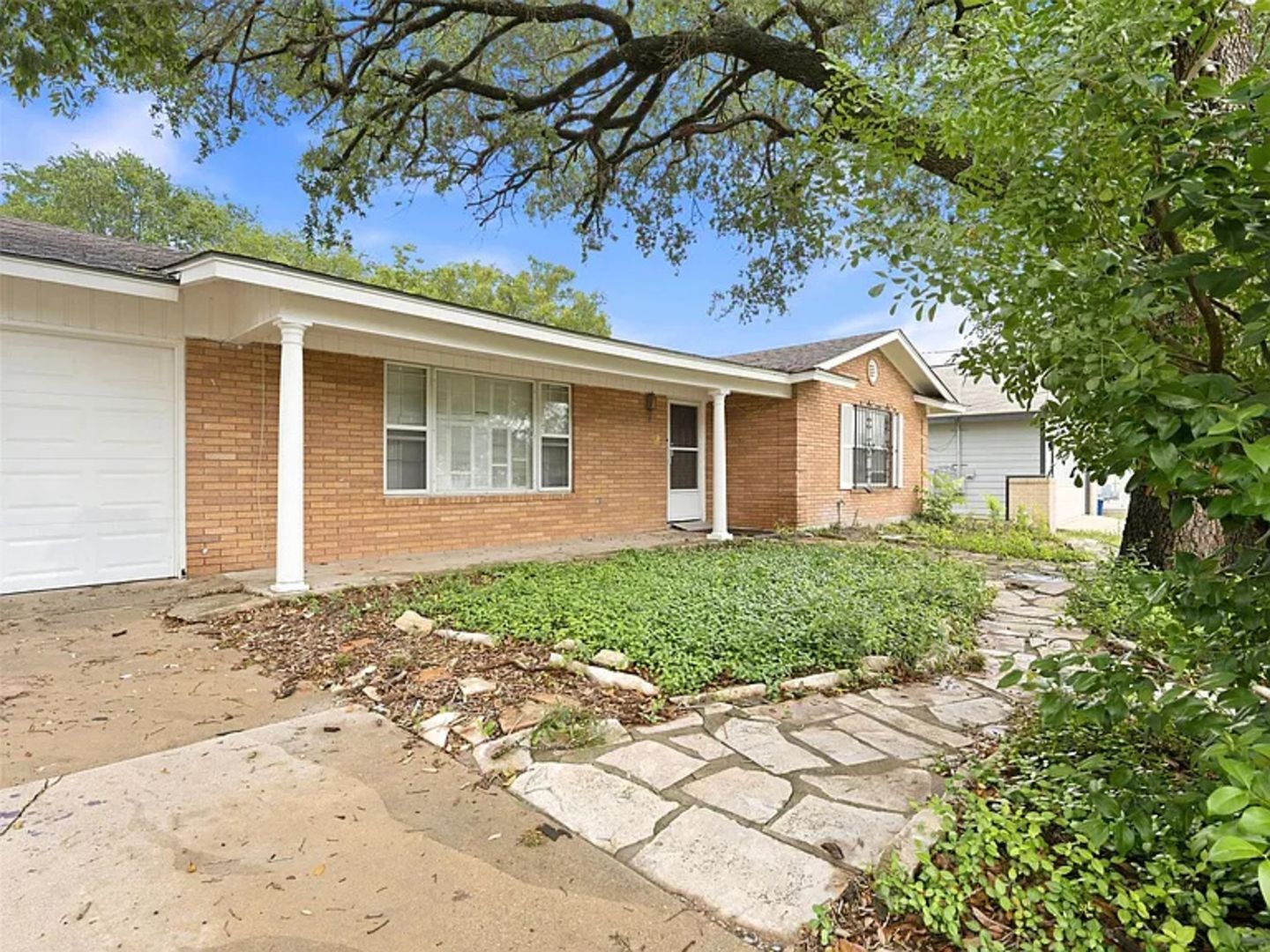 Building Photo - 2735 Waleetka St