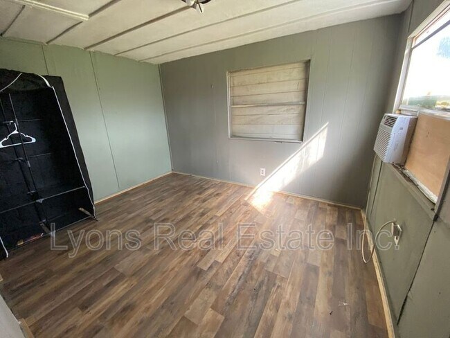 Building Photo - 8086 Heck Dr