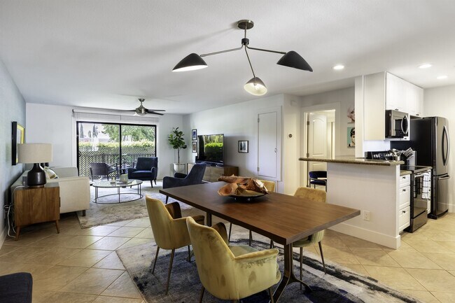 Building Photo - Serene Oasis Condo in Palm Springs