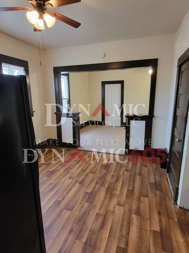 Building Photo - 3BR/1BA Single Family House For Rent