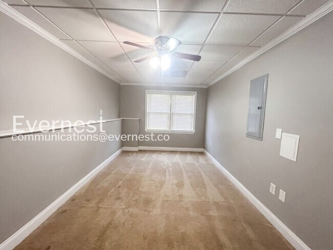 Building Photo - Limited Time Special Offer / 4 Bed, 4 Bath Home with Garage / Pet-Friendly / Vouchers Accepted / ...