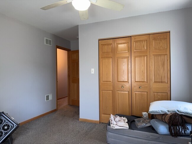 Building Photo - 36420 N Tamarack Dr